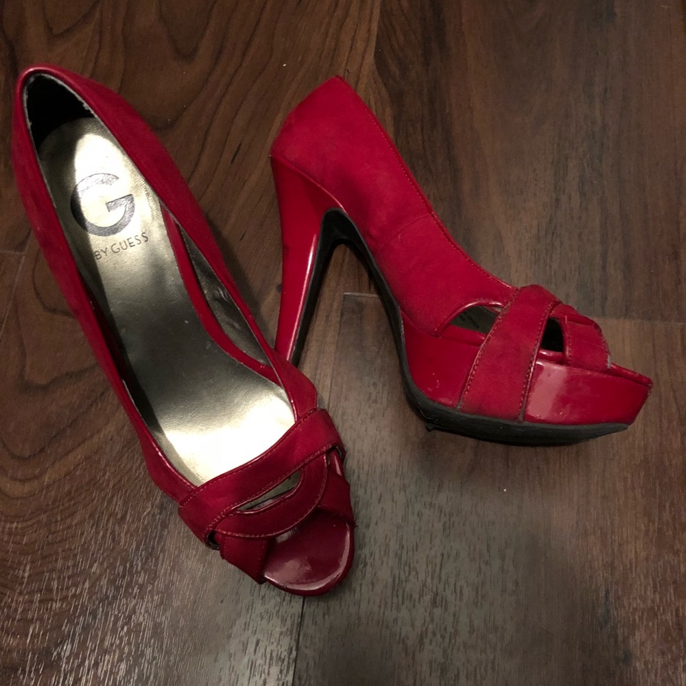 Guess heels, minimal wear. Excellent condition.